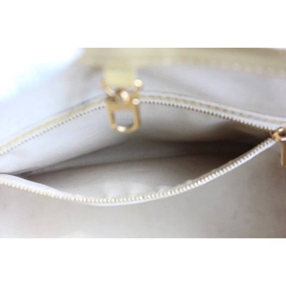 Louis Vuitton Vernis Avalon MM Handbag in Blanc Corail - Picture 10 of 16